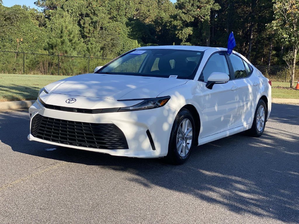 Used 2025 Toyota Camry LE FWD image 11