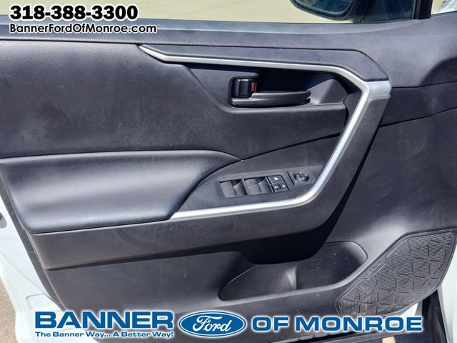 Used 2022 Toyota RAV4 LE FWD image 15
