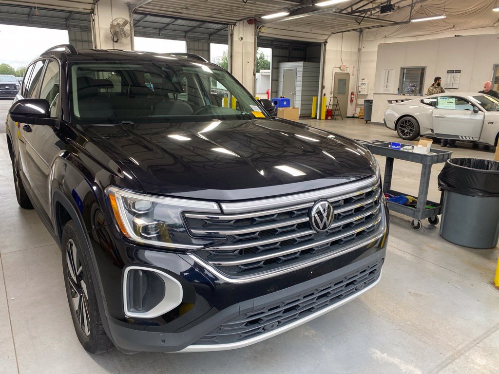 Used 2024 Volkswagen Atlas SE FWD image 1