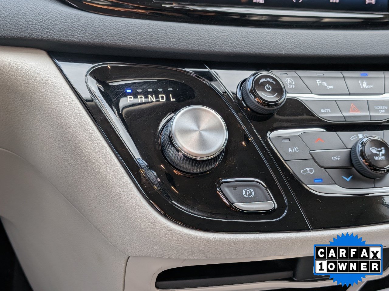 Used 2023 Chrysler Pacifica Touring-L FWD image 21