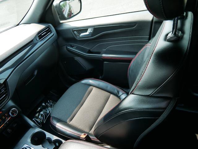 Certified 2025 Ford Escape ST-Line Select AWD/4WD image 17