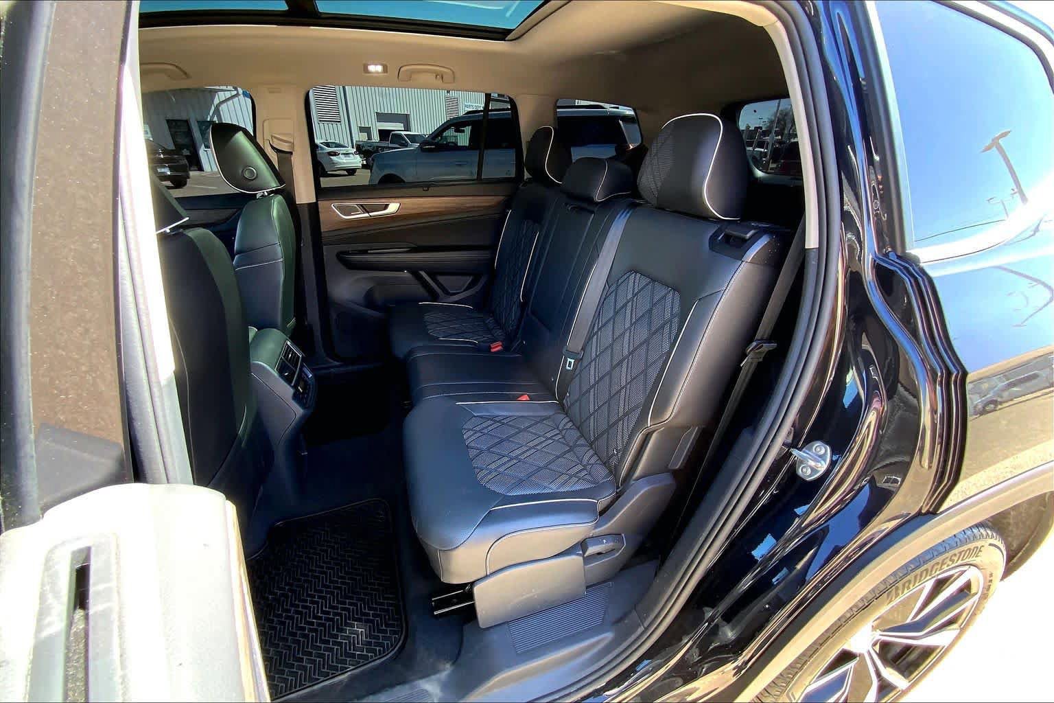 Used 2025 Volkswagen Atlas SEL Premium R-Line AWD/4WD image 20