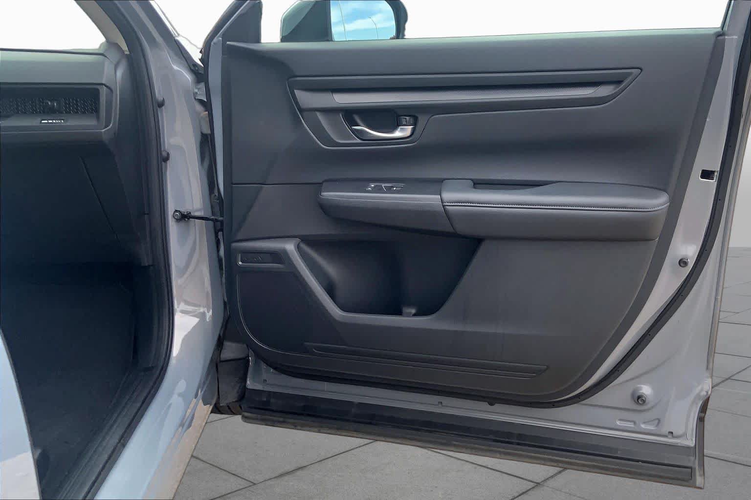 Used 2024 Honda CR-V LX image 23