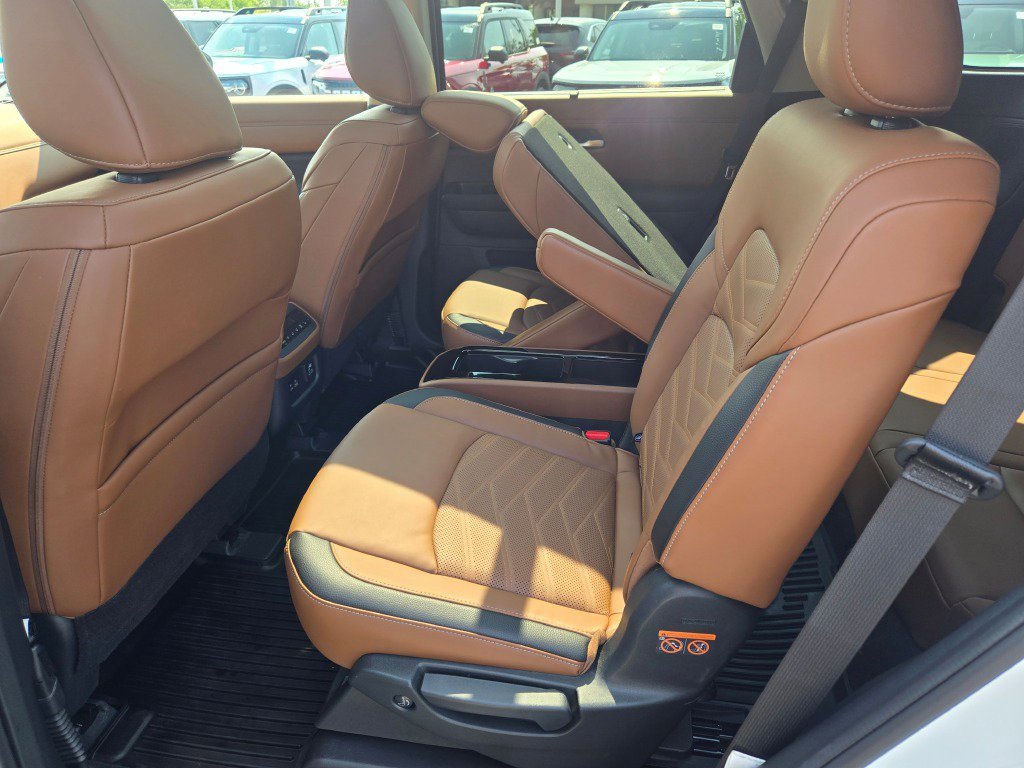 Used 2024 Nissan Pathfinder Platinum image 17