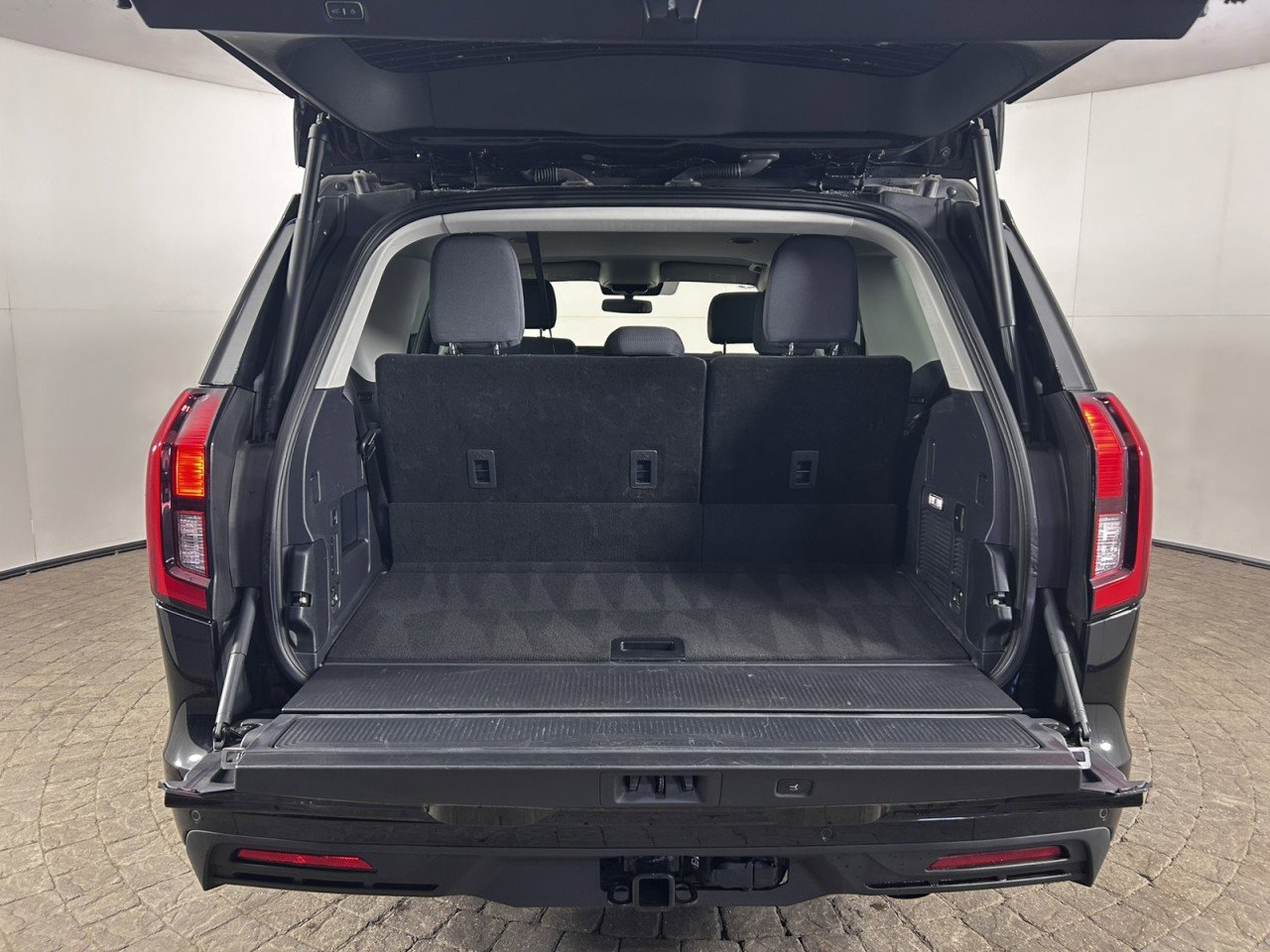 Certified 2025 Ford Expedition Active AWD/4WD image 7