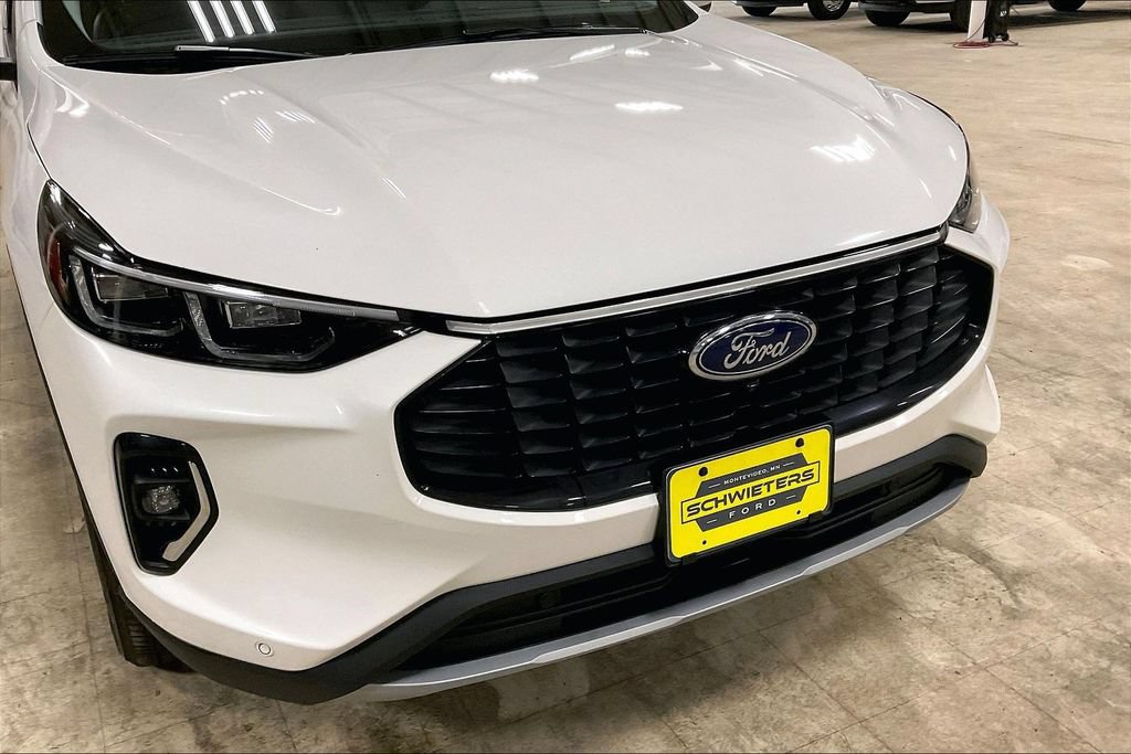Certified 2023 Ford Escape Platinum w/ Premium Technology Package AWD/4WD image 29