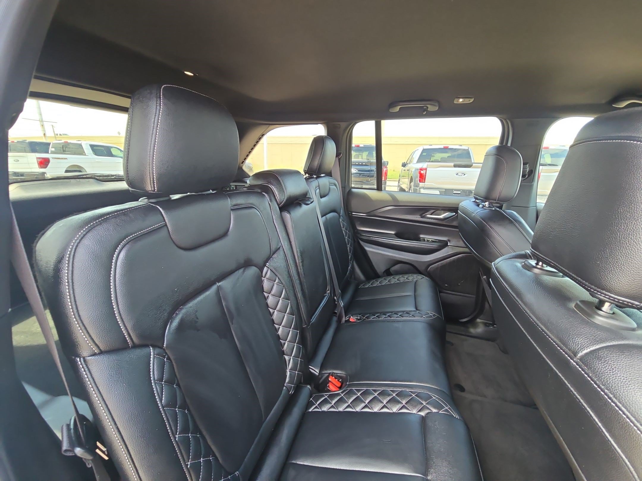 Used 2025 Jeep Grand Cherokee Laredo RWD image 29