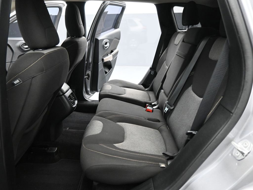 Used 2017 Jeep Cherokee Sport image 43