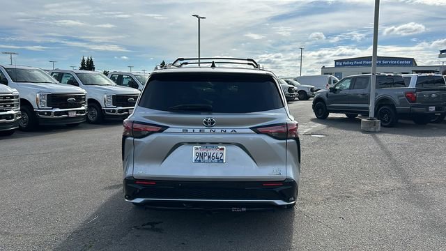 Used 2024 Toyota Sienna XSE w/ XSE Plus Package image 4