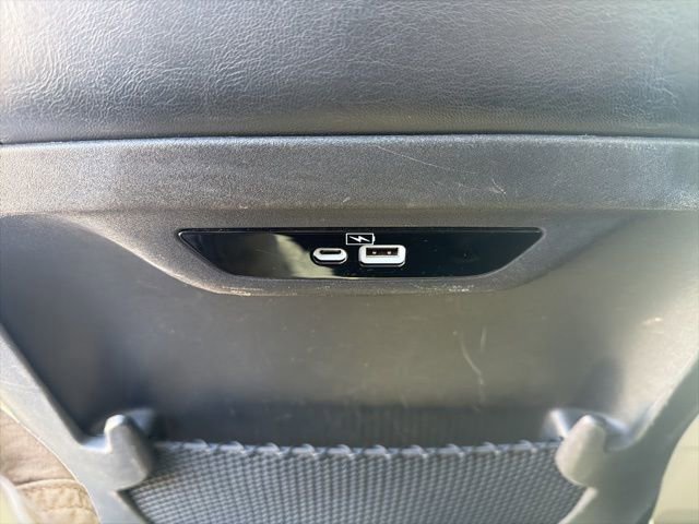 Used 2023 Chrysler Pacifica Touring-L image 19