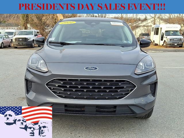 Certified 2022 Ford Escape SE w/ SE Sport Appearance Package image 3