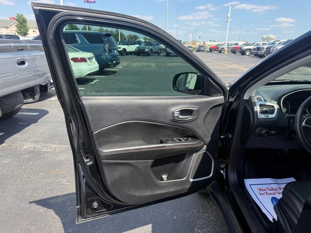 Used 2018 Jeep Compass Latitude AWD/4WD image 18