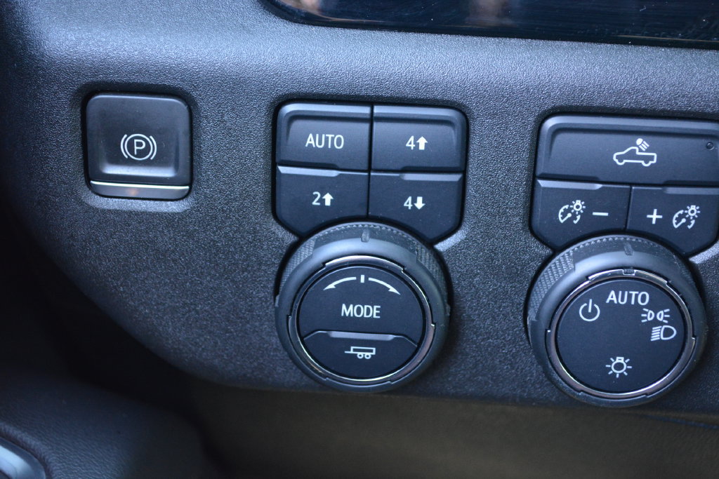 Used 2023 Chevrolet Silverado 1500 LT AWD/4WD image 17