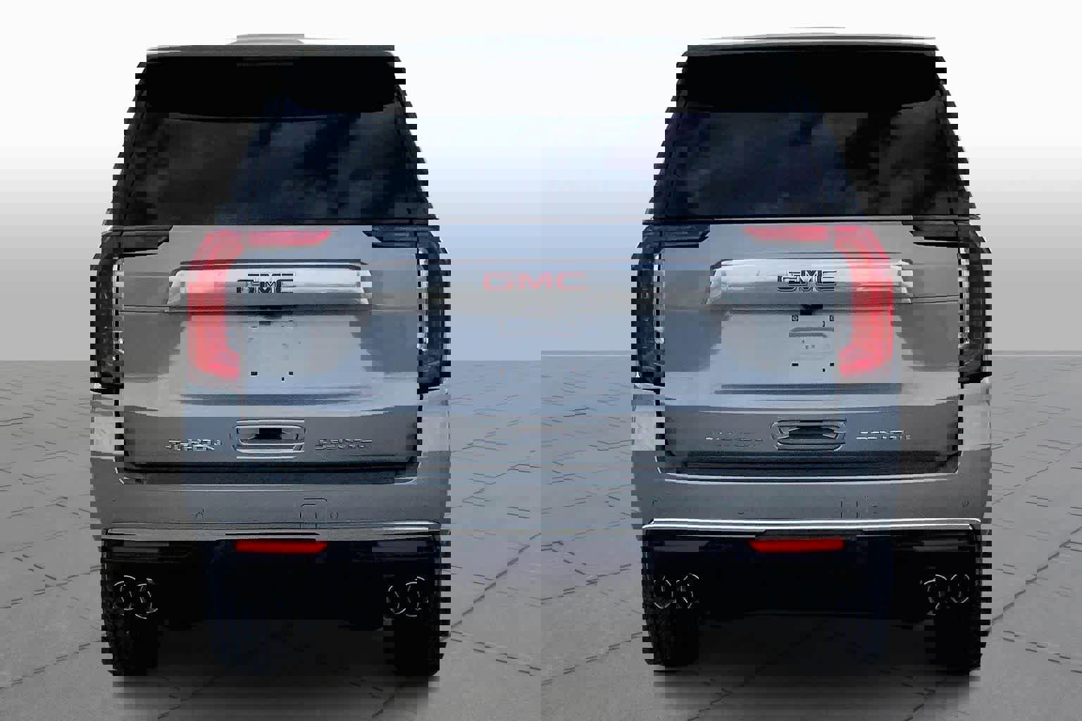 Used 2024 GMC Yukon Denali w/ Advanced Technology Package image 3