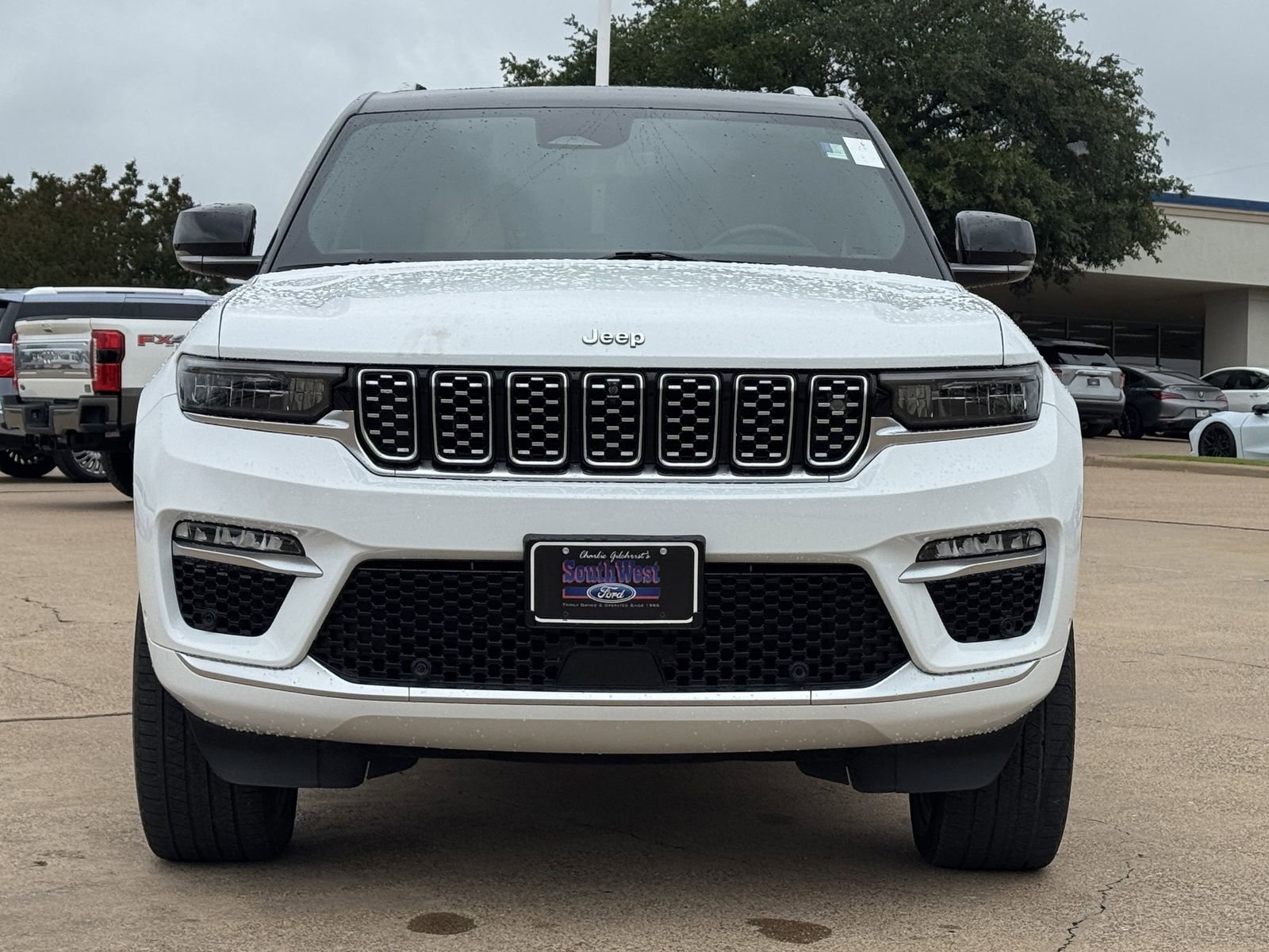 Used 2023 Jeep Grand Cherokee Summit AWD/4WD image 9