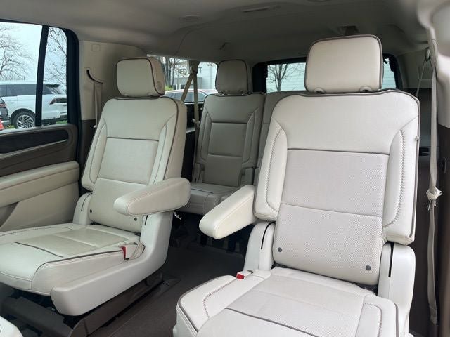 Used 2022 GMC Yukon XL Denali AWD/4WD image 14