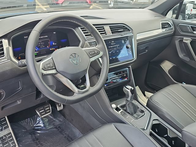 Used 2023 Volkswagen Tiguan SE R-Line FWD image 16
