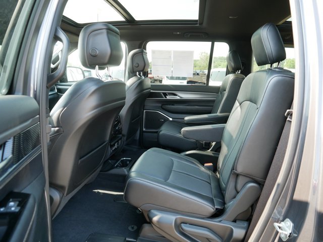 Used 2024 Jeep Wagoneer Series II AWD/4WD image 16