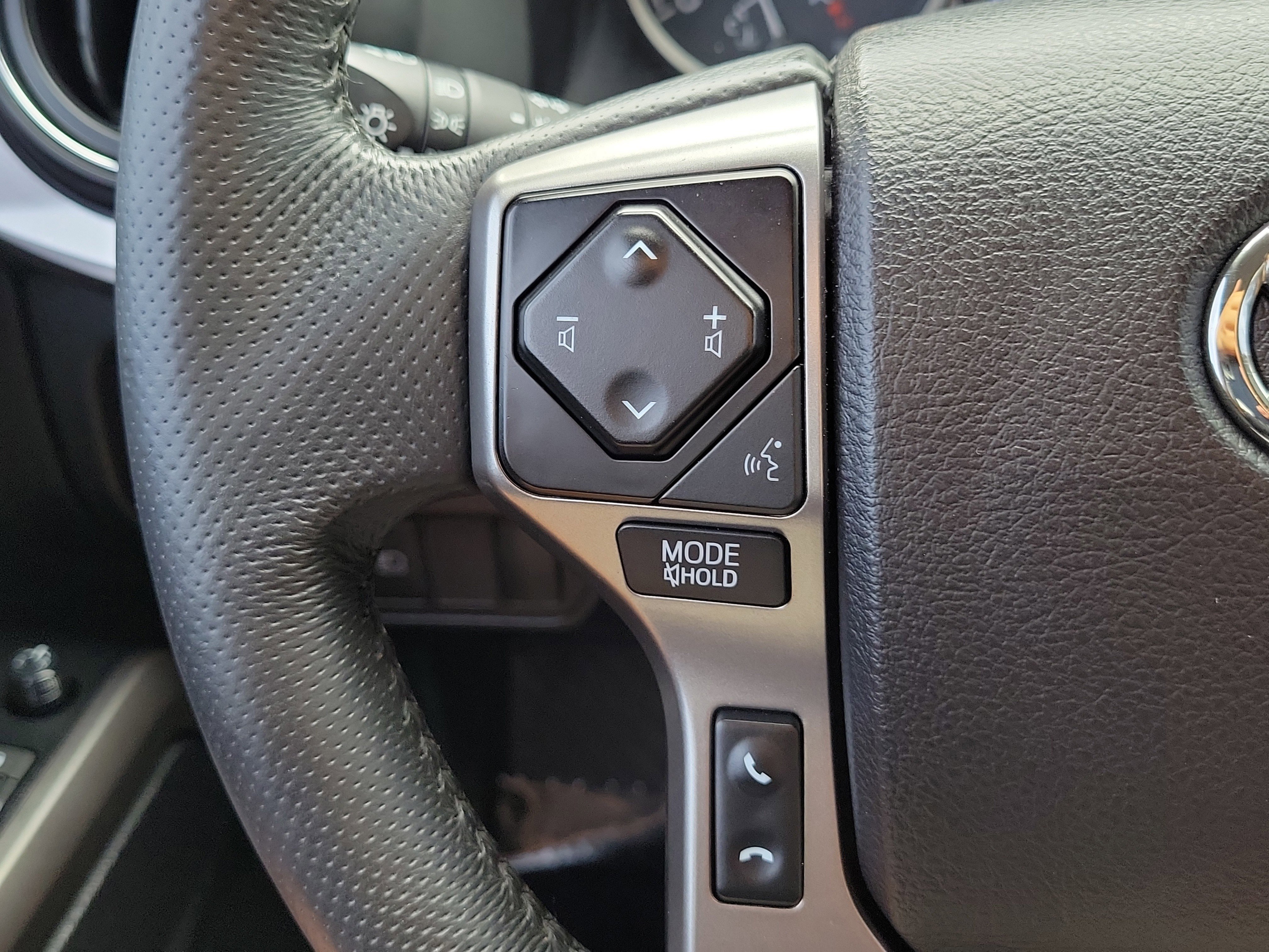 Used 2021 Toyota Tacoma SR5 w/ SR5 Appearance Package (SM) image 24