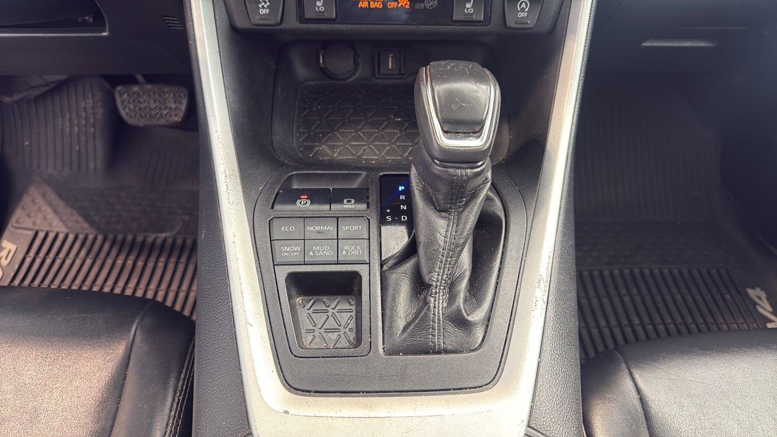 Used 2020 Toyota RAV4 XLE Premium AWD/4WD image 24