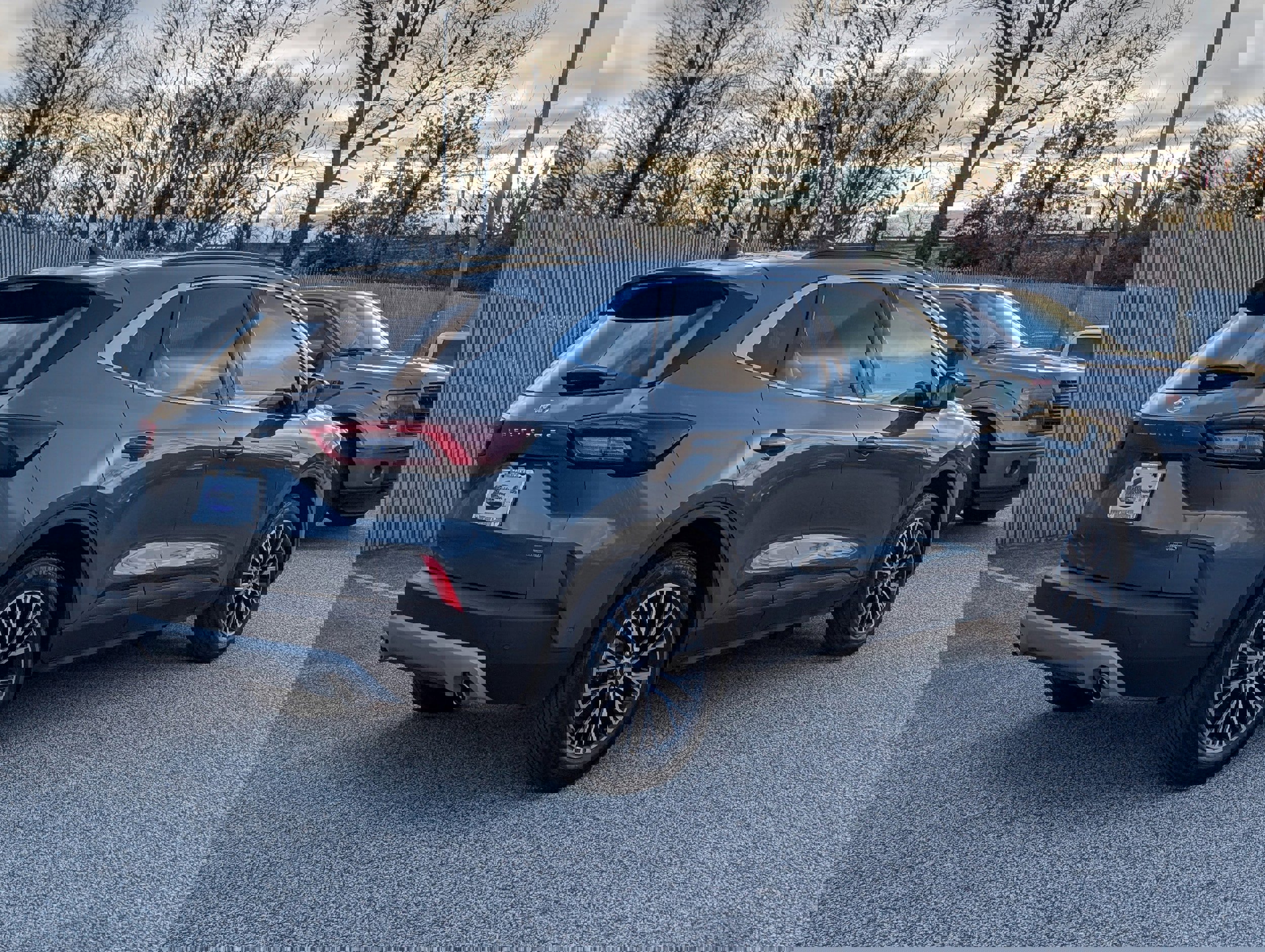 Certified 2023 Ford Escape SE w/ PHEV Premium Package image 7