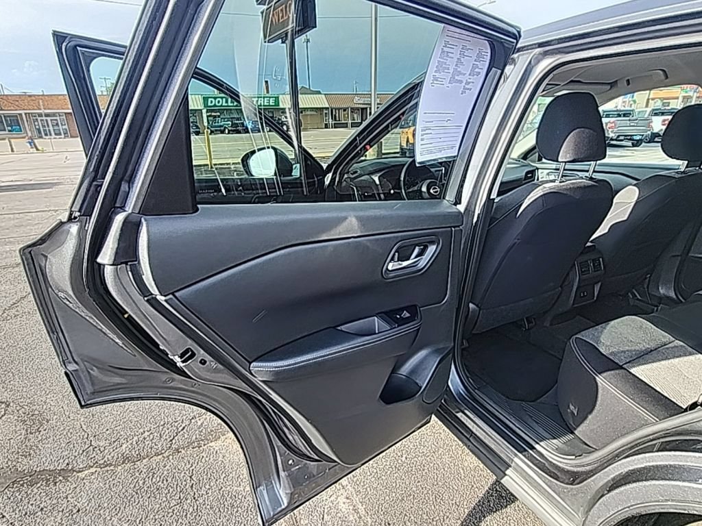 Used 2024 Nissan Rogue SV AWD/4WD image 17