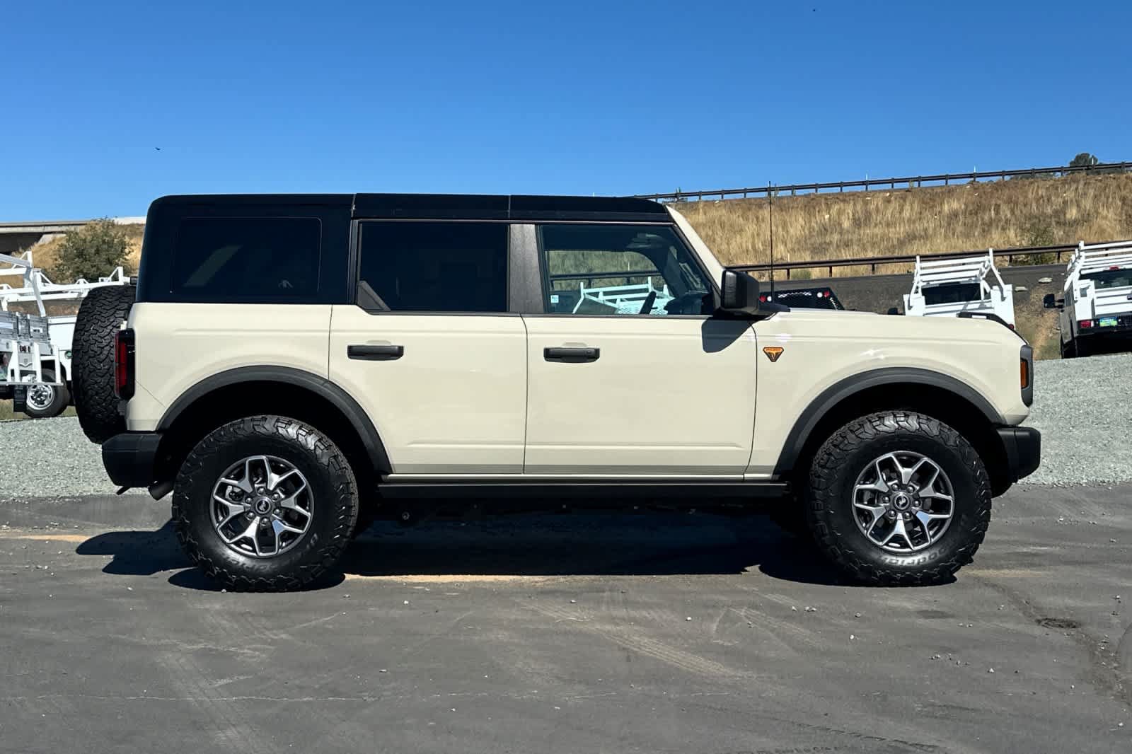 Certified 2025 Ford Bronco Badlands AWD/4WD image 3