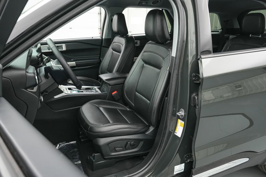 Certified 2024 Ford Explorer XLT w/ Equipment Group 202A AWD/4WD image 12