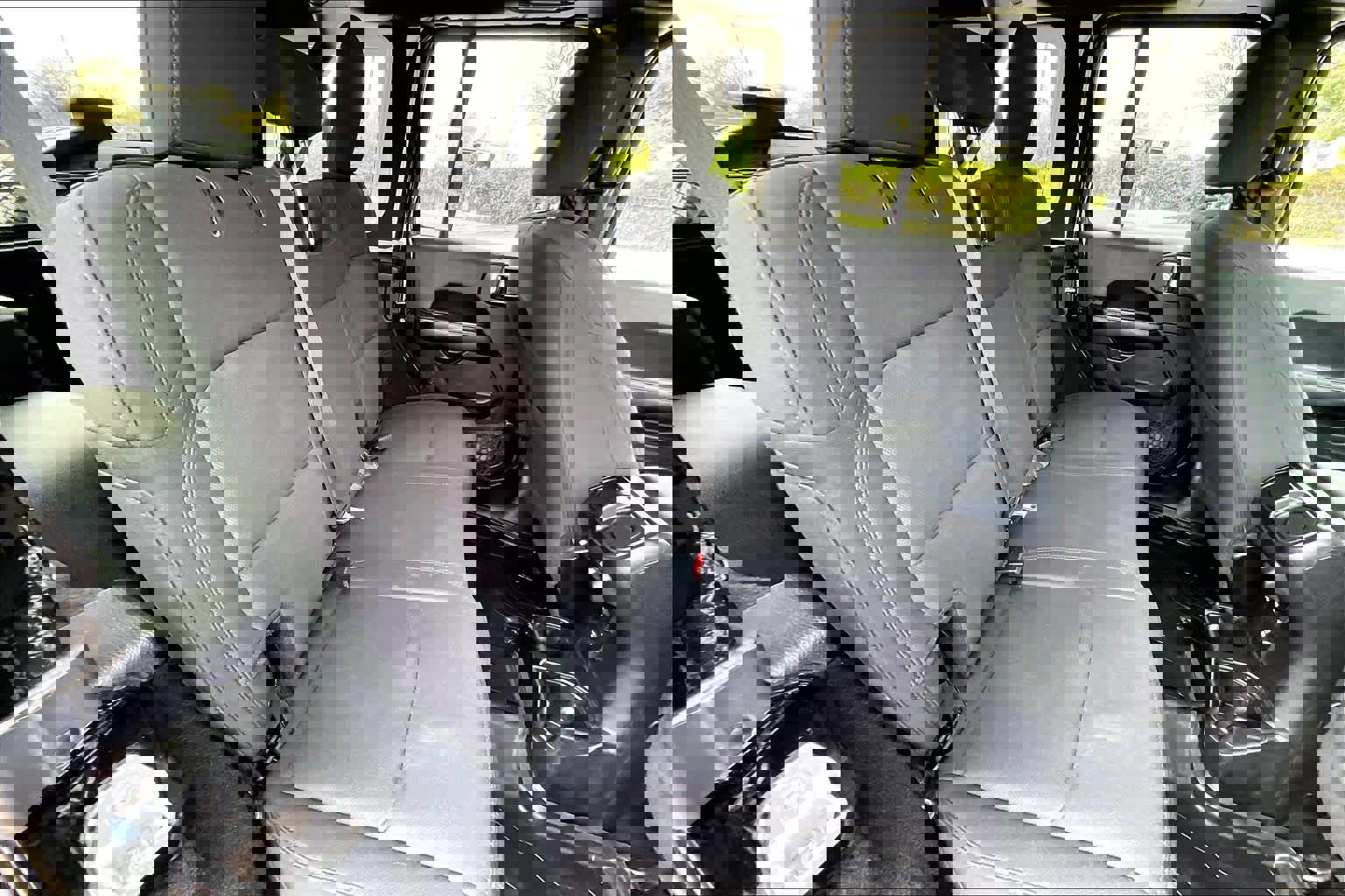 Used 2018 Jeep Wrangler Unlimited Sahara w/ Dual Top Group image 19