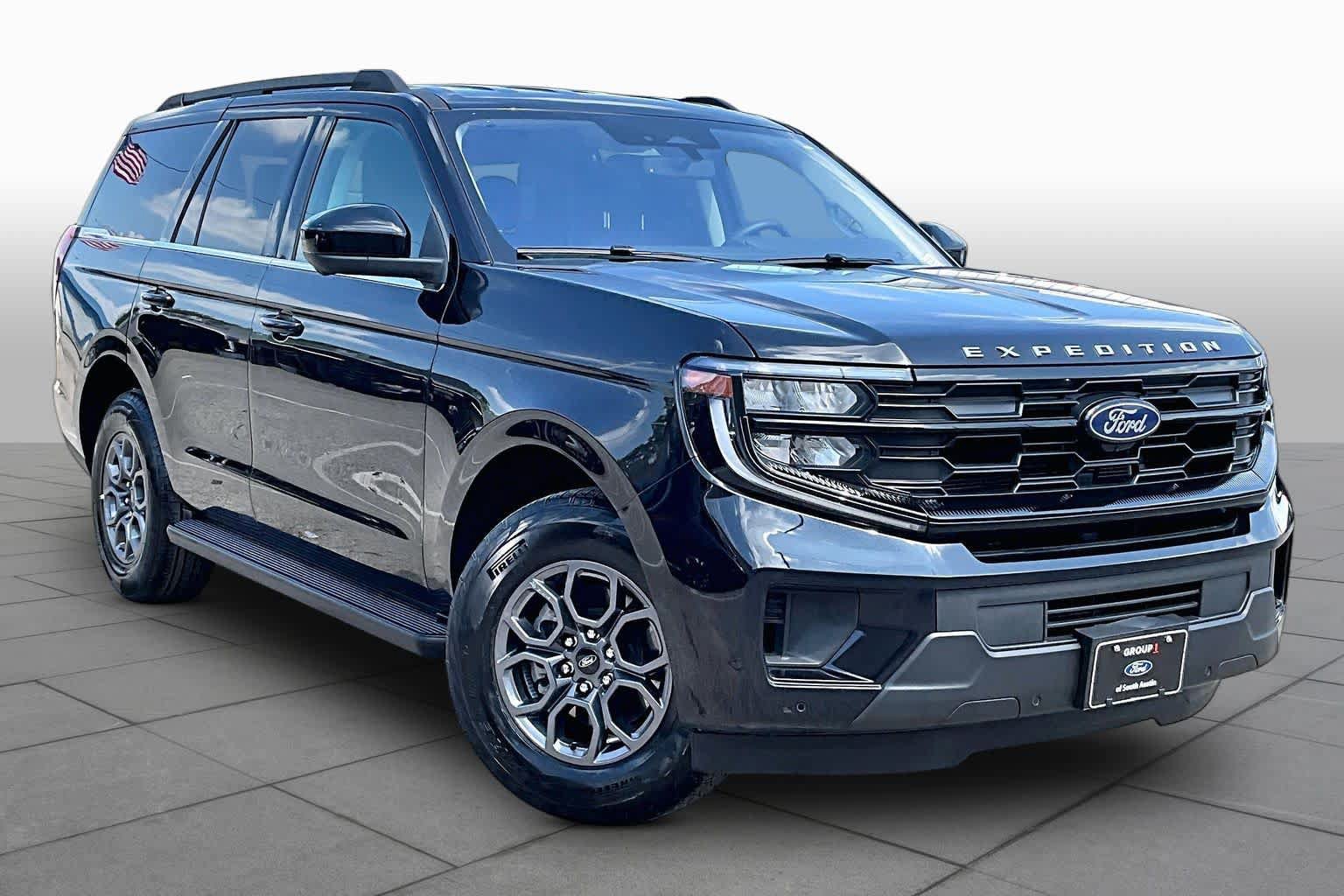 Certified 2025 Ford Expedition Active RWD image 3