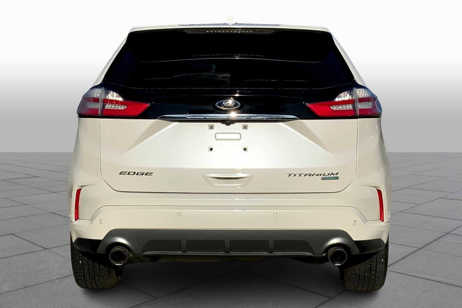Certified 2019 Ford Edge Titanium w/ Equipment Group 301A FWD image 5