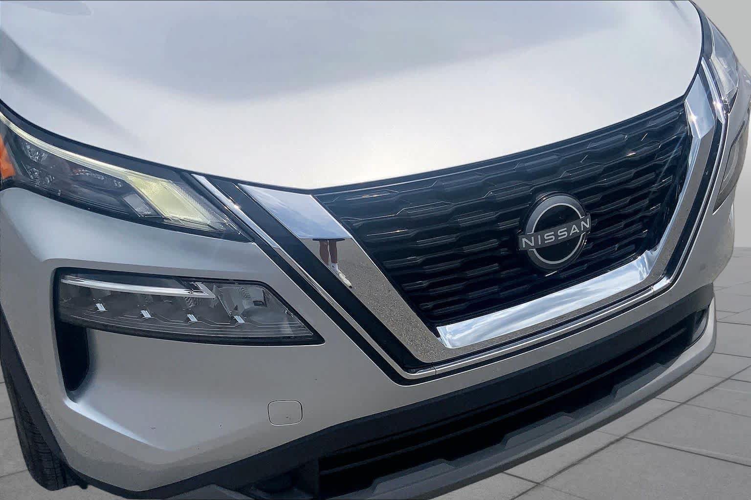 Used 2023 Nissan Rogue SV w/ SV Premium Package FWD image 30