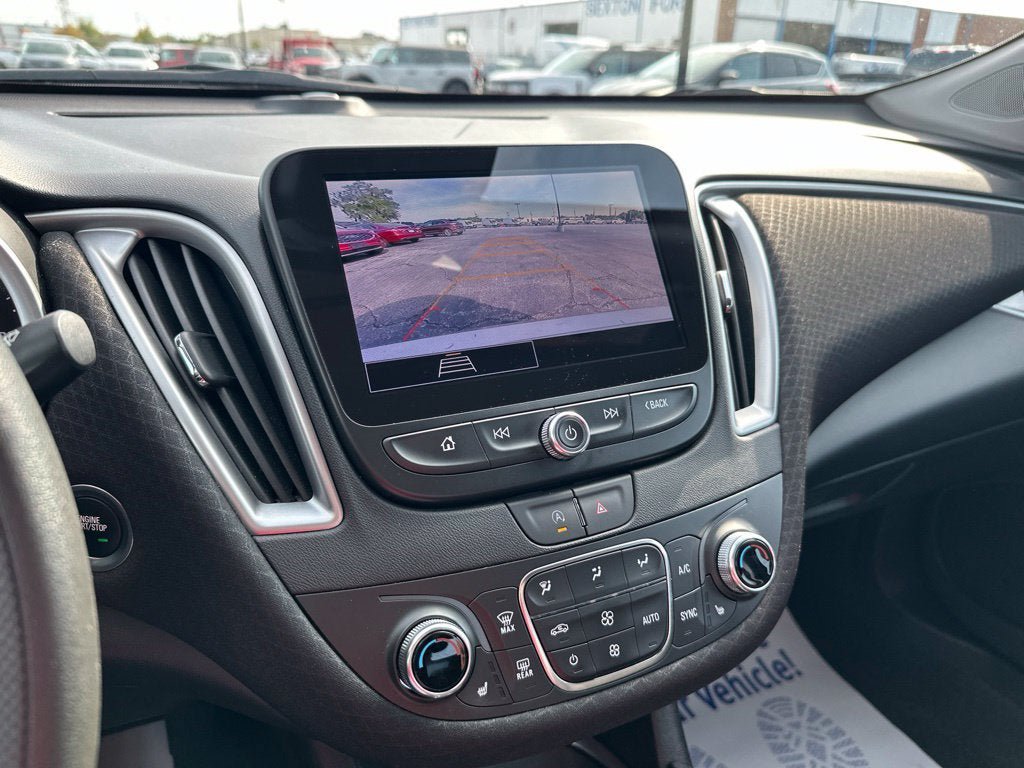 Used 2025 Chevrolet Malibu LT FWD image 20
