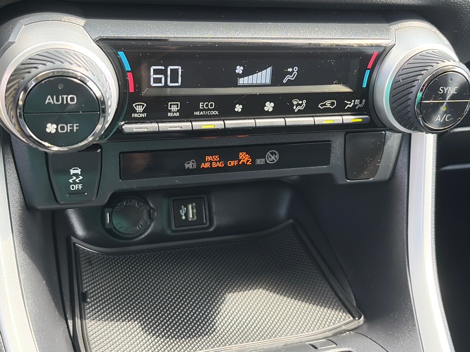 Used 2024 Toyota RAV4 LE AWD/4WD image 13