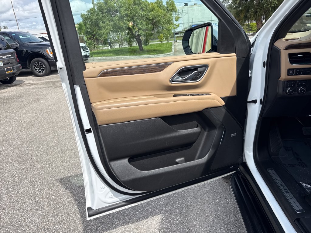 Used 2021 Chevrolet Tahoe Premier AWD/4WD image 13