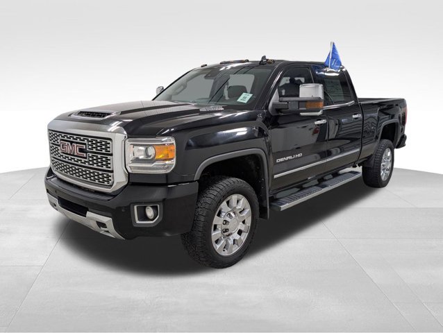 Used 2018 GMC Sierra 2500 Denali w/ Duramax Plus Package AWD/4WD image 17
