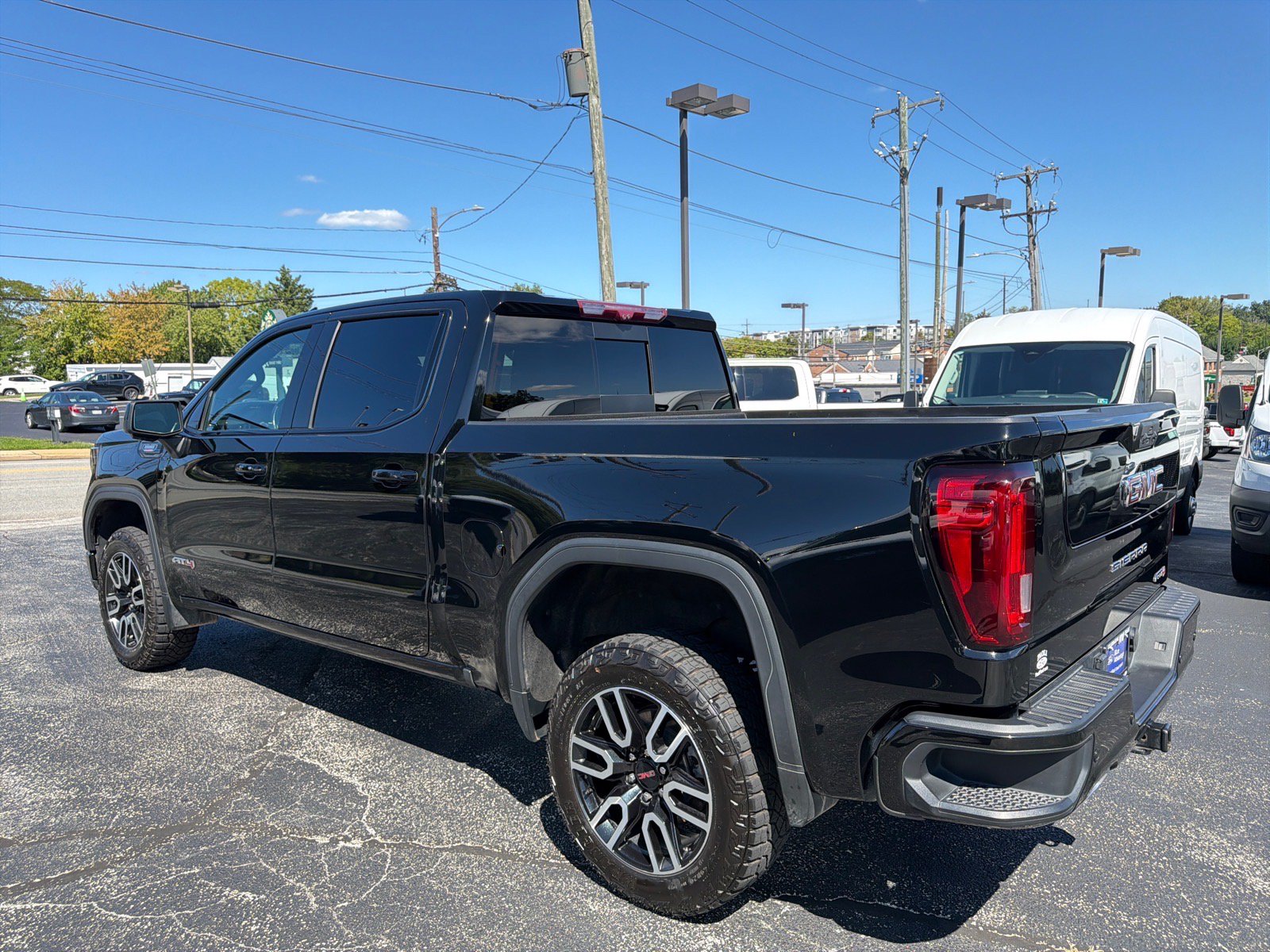 Used 2023 GMC Sierra 1500 AT4 w/ Technology Package AWD/4WD image 12
