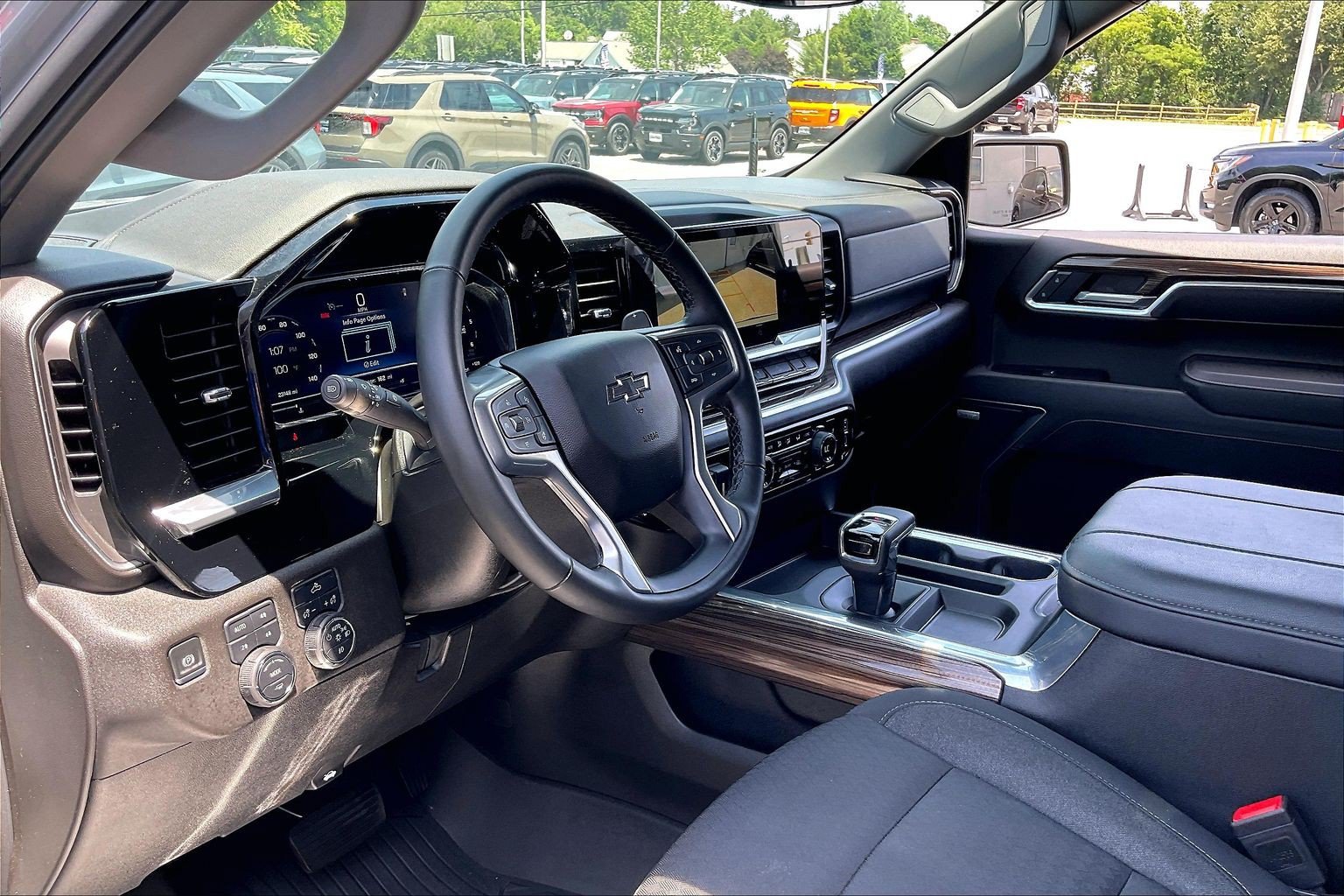 Used 2025 Chevrolet Silverado 1500 RST AWD/4WD image 13