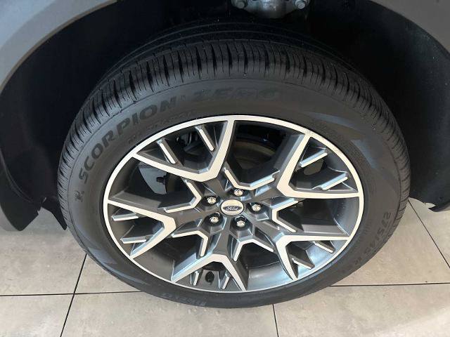 Certified 2025 Ford Explorer Platinum w/ Ultimate Package AWD/4WD image 32