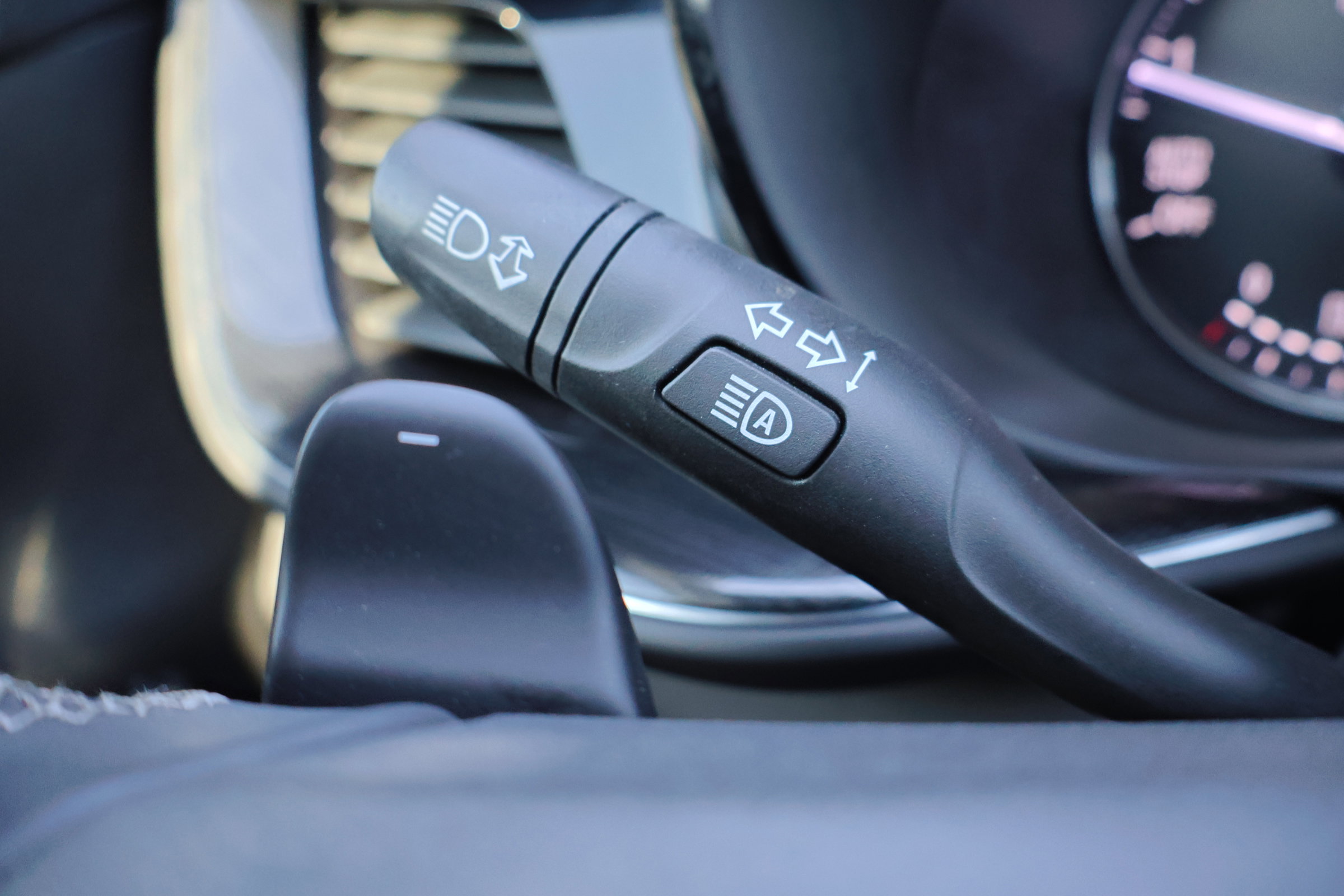 Used 2022 Buick Envision Essence w/ Safety Package image 29