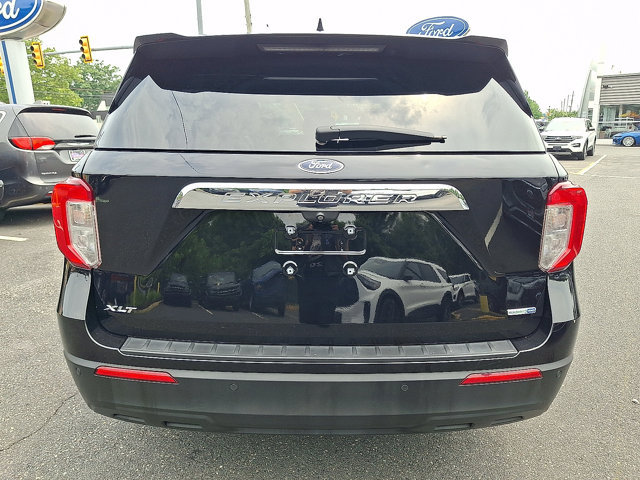Certified 2020 Ford Explorer XLT w/ Comfort Package AWD/4WD image 9