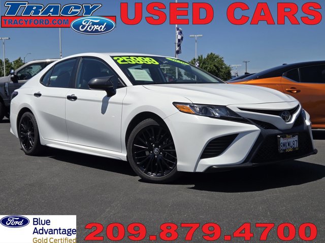 Used 2020 Toyota Camry SE FWD image 1