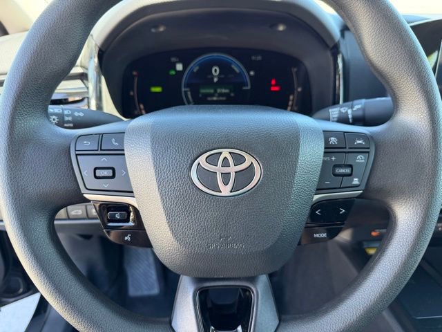 Used 2025 Toyota Camry LE image 13