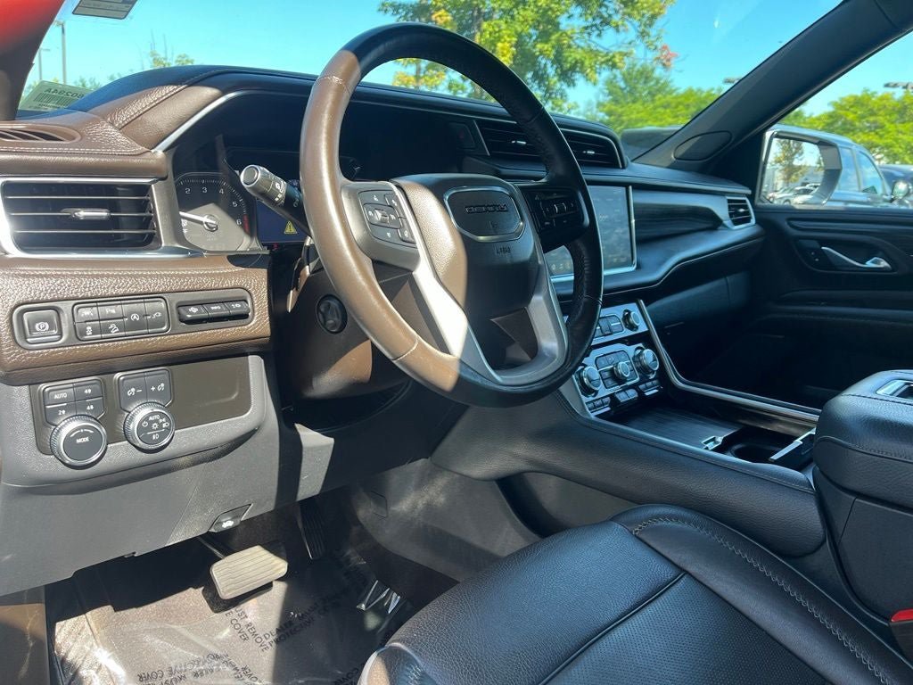 Used 2021 GMC Yukon XL Denali w/ Denali Premium Package AWD/4WD image 25