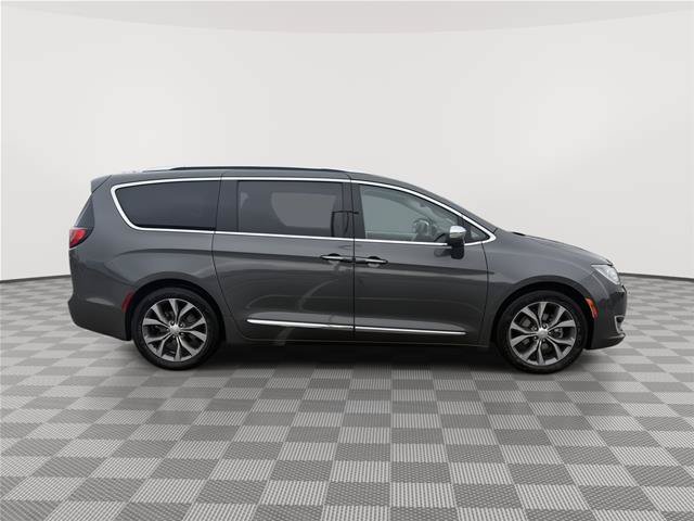 Used 2017 Chrysler Pacifica Limited FWD image 8