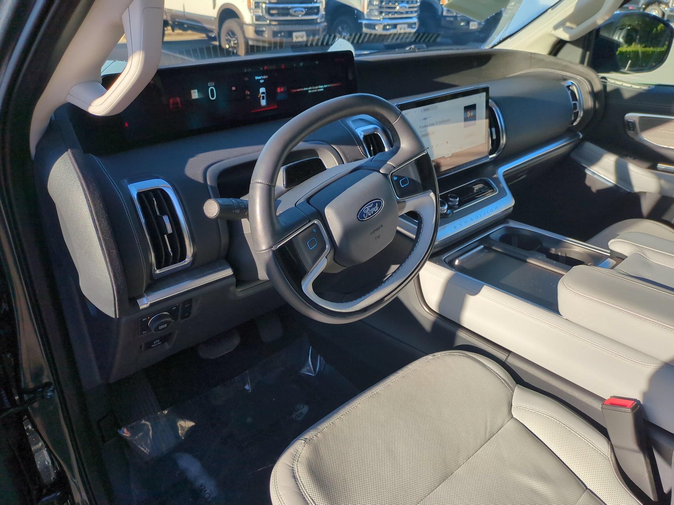 Certified 2025 Ford Expedition Platinum w/ Platinum Ultimate Package AWD/4WD image 16