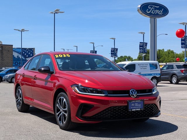 Used 2025 Volkswagen Jetta Sport FWD image 2