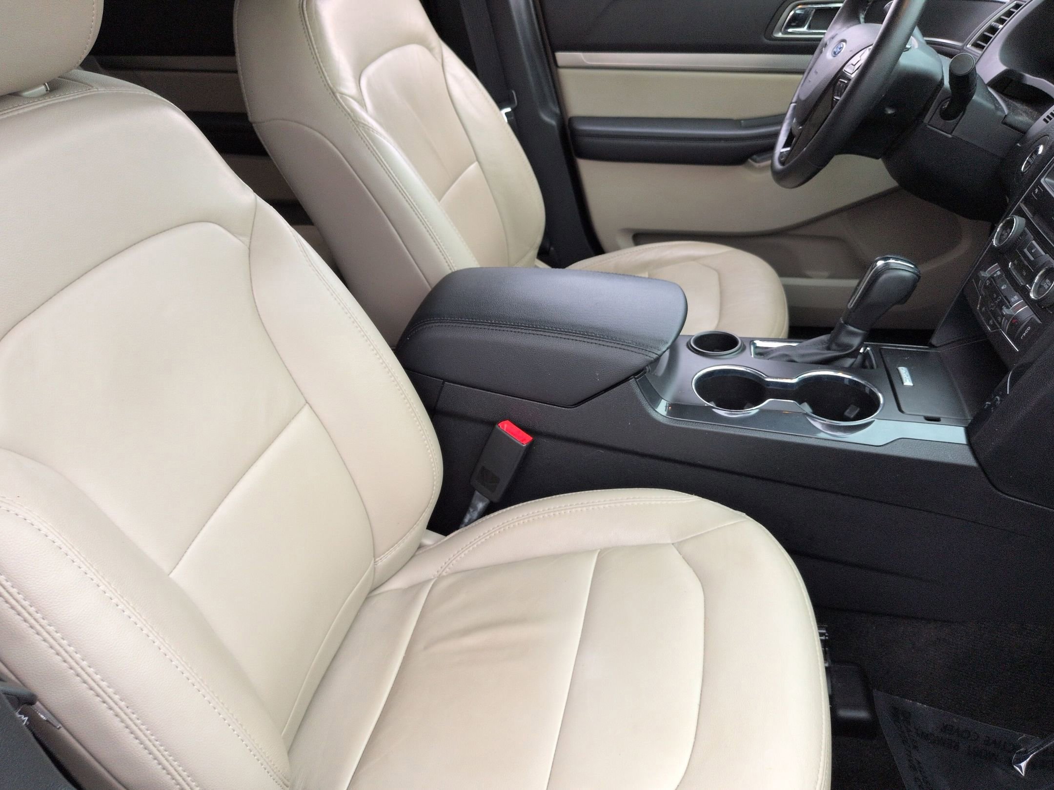 Certified 2018 Ford Explorer XLT w/ Equipment Group 202A image 33