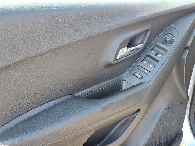 Used 2019 Chevrolet Trax LT w/ Redline Edition image 9