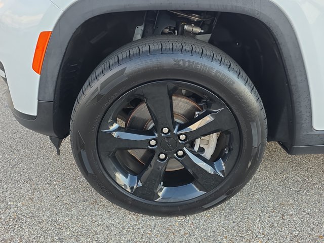 Used 2023 Jeep Grand Cherokee L Laredo AWD/4WD image 9